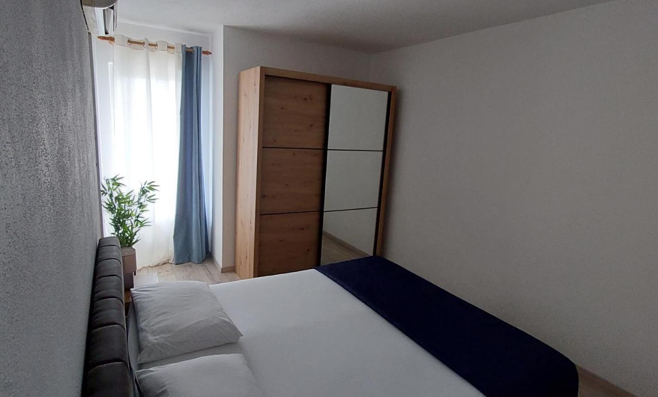 Apartments Dana Omiš Exteriör bild