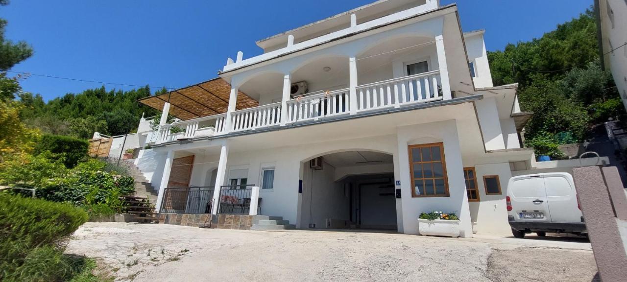 Apartments Dana Omiš Exteriör bild